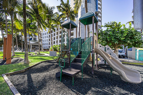 Nils 6301 Collins Ave Miami Beach PH3_31