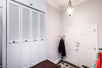 3802 N. Alta Vista Ter