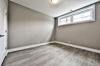 3217 N Troy