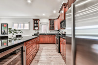 710 W Schubert Ave