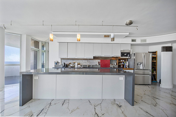 Nils 6301 Collins Ave Miami Beach PH3_03