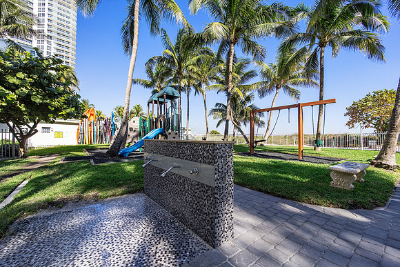 Nils 6301 Collins Ave Miami Beach PH3_33